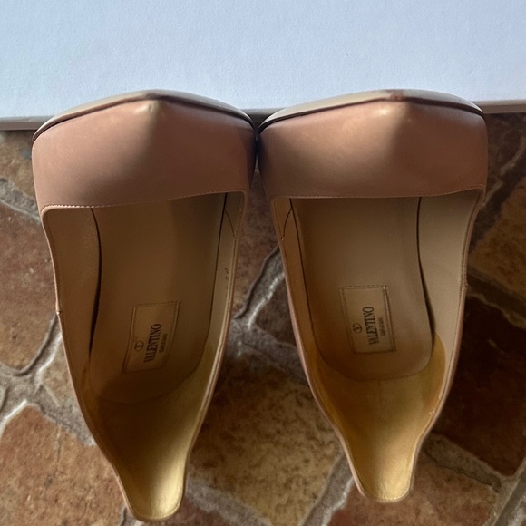 Valentino Garavani Extreme Heel Nappa Pump - Picture 12 of 16